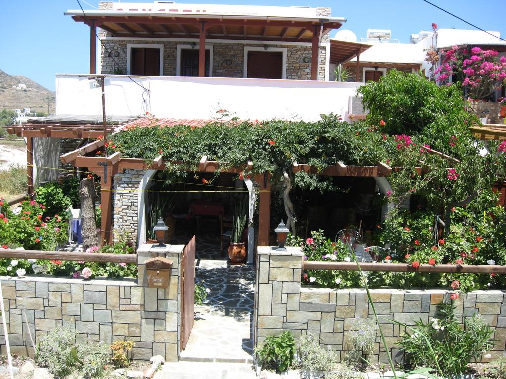 Pension Irini-Vicky Chora Exterior foto